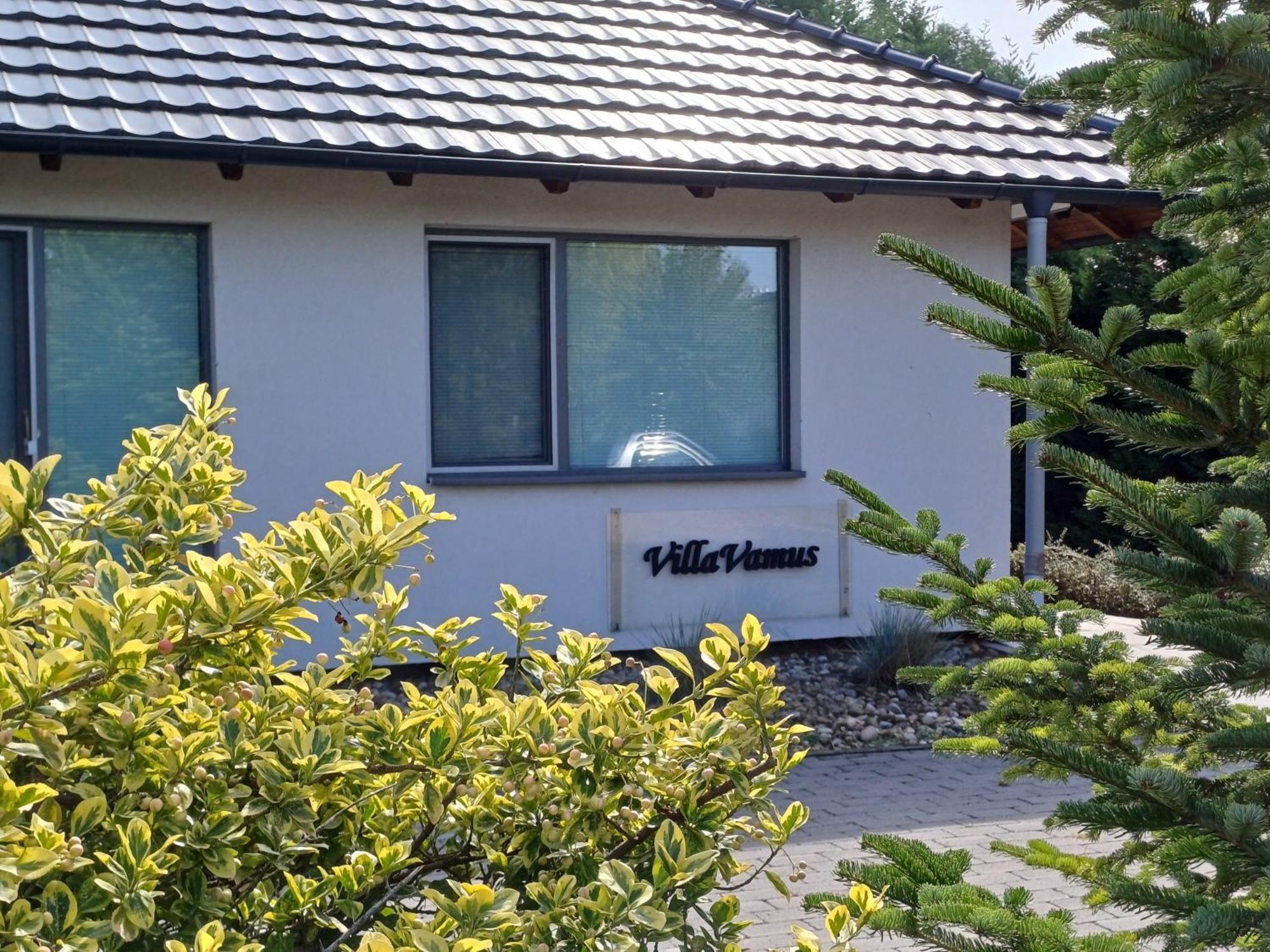 Villa Vamus Vendeg- Es Rendezvenyhaz Vámosszabadi 外观 照片