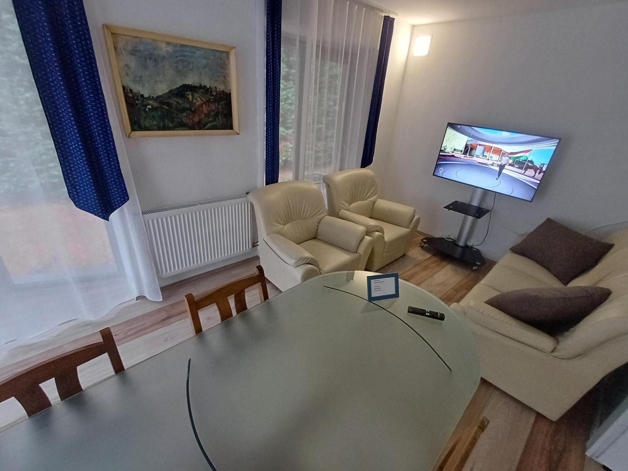 Villa Vamus Vendeg- Es Rendezvenyhaz Vámosszabadi 外观 照片
